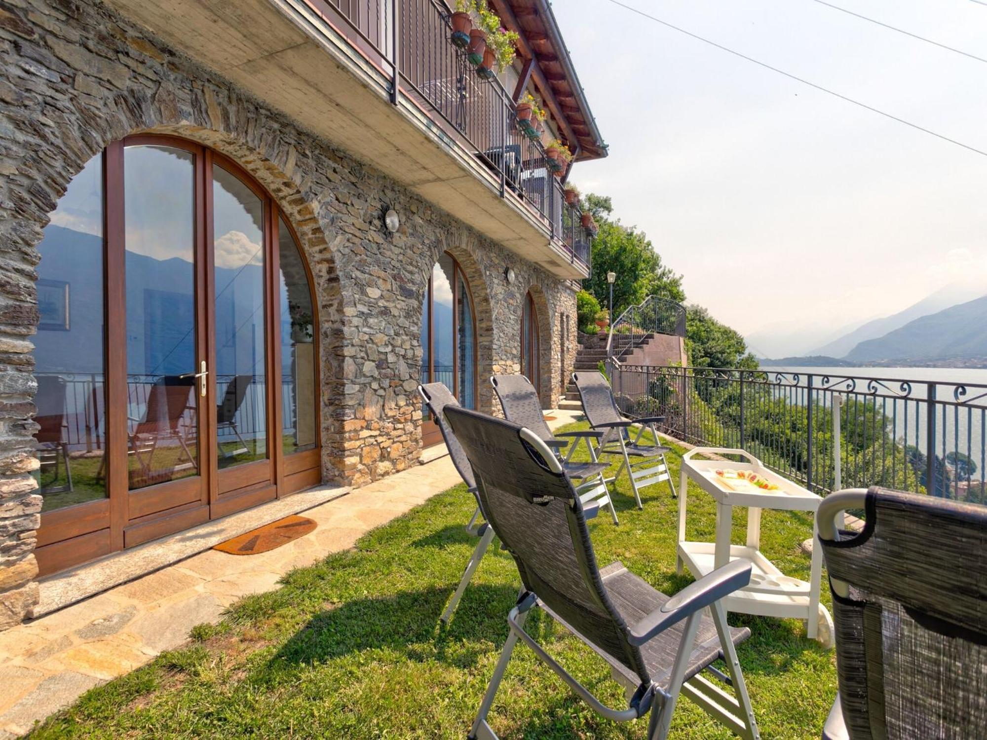 Апартаменты Wonderful Flat With Swimming Pool Lift And Garden Граведона Экстерьер фото