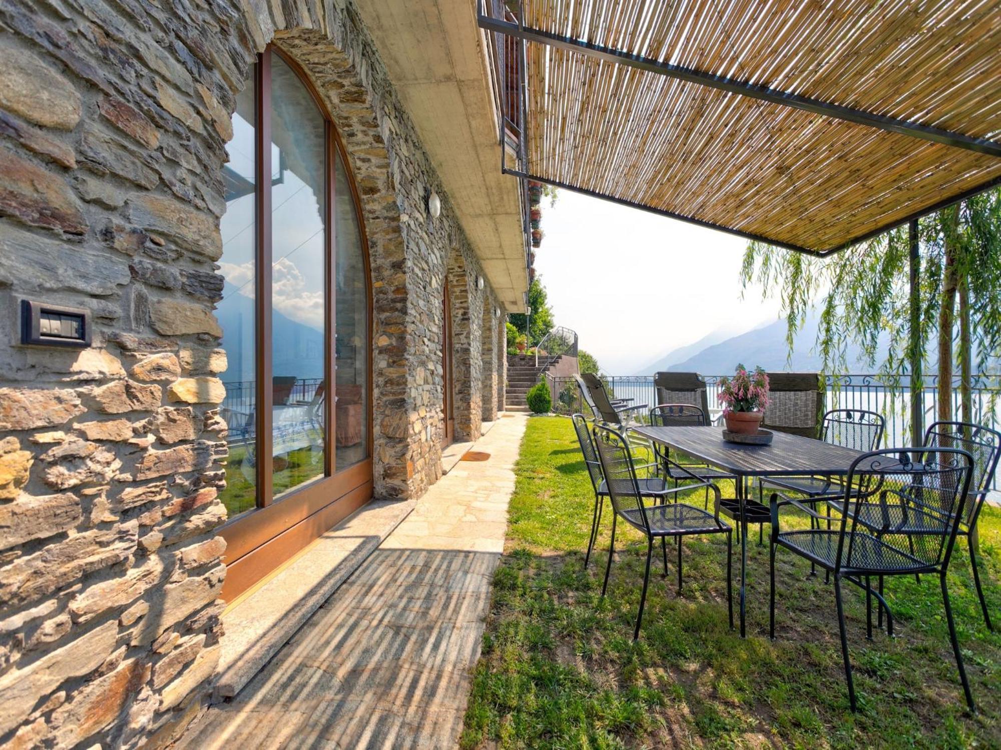 Апартаменты Wonderful Flat With Swimming Pool Lift And Garden Граведона Экстерьер фото