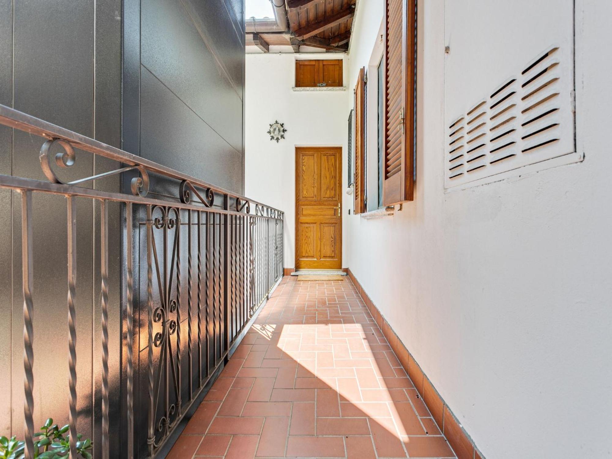 Апартаменты Wonderful Flat With Swimming Pool Lift And Garden Граведона Экстерьер фото