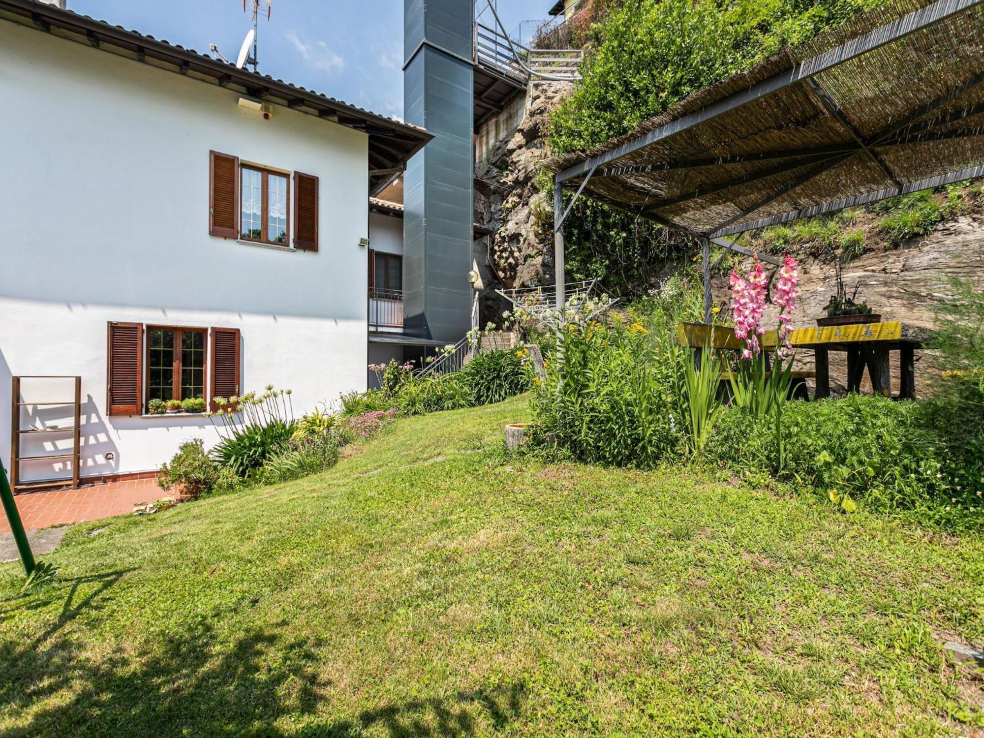 Апартаменты Wonderful Flat With Swimming Pool Lift And Garden Граведона Экстерьер фото